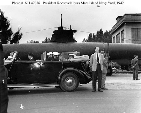 Greenslade with Roosevelt and Japanses Midget Sub.jpg