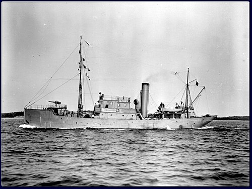 HMCS Arras H-549.jpg