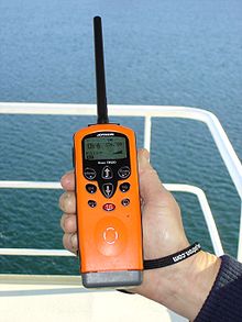 समुद्री मोबाइल सेवा का एक हैंडहेल्ड ऑन-बोर्ड संचार स्टेशन