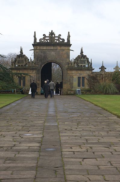 File:Hardwick Hall Entrance.jpg