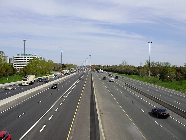 Looking north from Sheppard Avenue at Highway 404's divided cross-section; from left-to-right is the southbound collector lanes, southbound express la