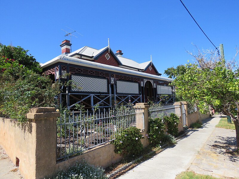 File:House 30 Solomon Street, Fremantle, March 2023 01.jpg