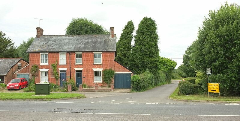 File:House and lane, Breamore - geograph.org.uk - 5195465.jpg