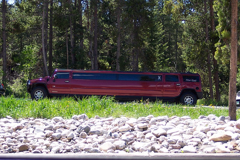 File:Hummer h2 limo.JPG