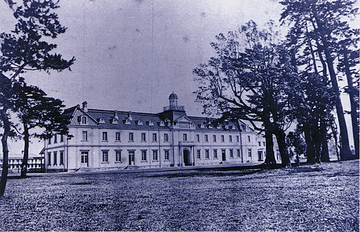 The Imperial Japanese Army Academy in Ichigaya, Tokyo(市ヶ谷陸軍士官学校), built by the second French Military Mission to Japan, on the ground of today's Ministry of Defense (1874 photograph).