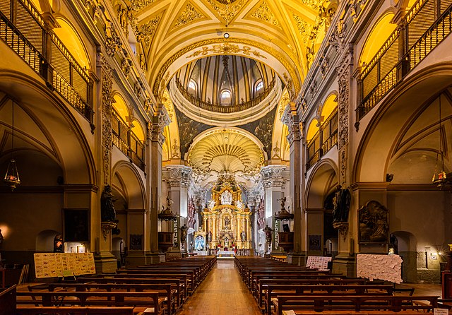Церковь Сан-Хуан-эль-Реал[исп.] в Калатаюде, Испания. Украшена одними из первых произведений Франсиско Гойя.