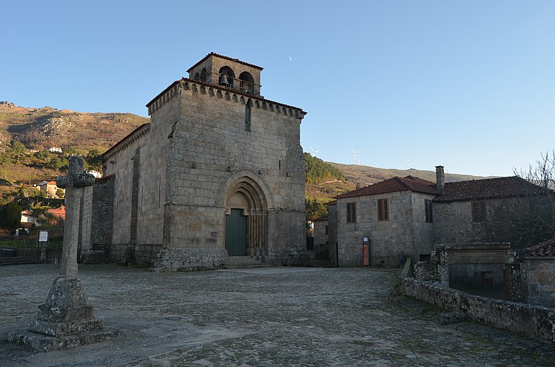 File:Igreja de São Martinho de Mouros II (50125699771).jpg