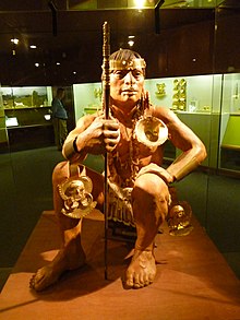 Indígena con atuendo Museo del Oro Calima.JPG