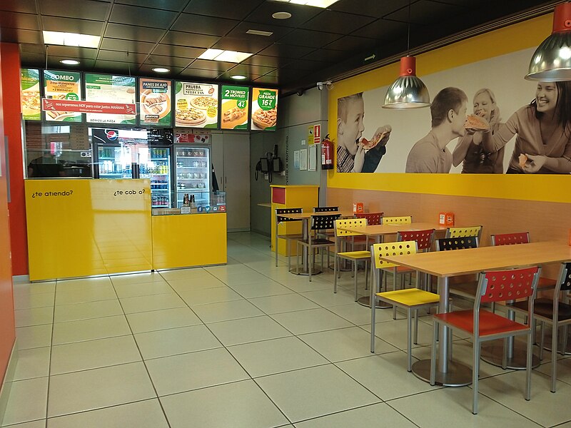 File:Interior Pizza Móvil, ronda do Outeiro (A Coruña).jpg