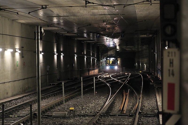 File:J28 436 Bf Frankfurt (M) Hbf VGH, Kehranlage Linie U5.jpg