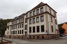 Die Jakob-Weber-Schule an der dortigen Neugasse