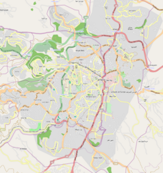 Mapa konturowa Jerozolimy, po prawej znajduje się czarny trójkącik z opisem „Góra Oliwna”