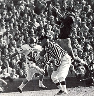 Jim Mandich makes a catch against the Spartans in 1967. Jim Mandich.png