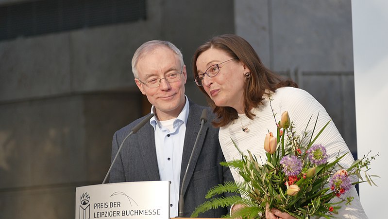 Файл:Juri Durkot und Sabine Stöhr - Preis der Leipziger Buchmesse 2018 - Kategorie Übersetzung.jpg