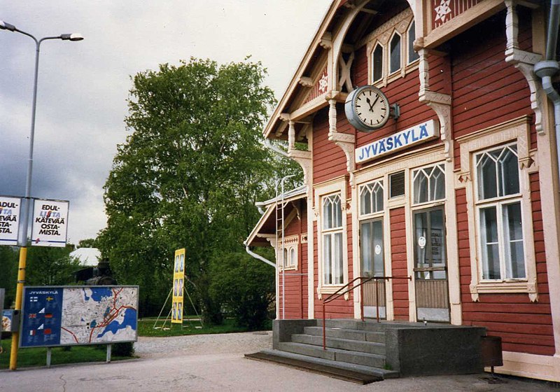 File:Jyvaskyla old railway station in 1987.jpg