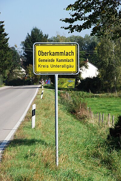 File:Kammlach Oberkammlach Ortsschild.JPG