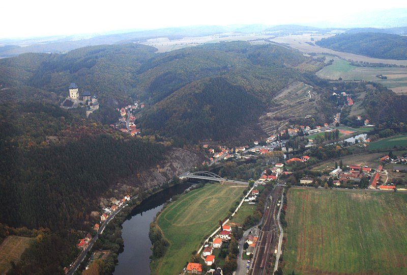 File:Karlštejn 2.jpg