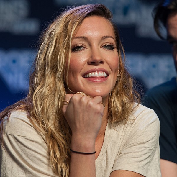 File:Katie Cassidy and Colin Donnell HVFF 2016 03 (cropped).jpg