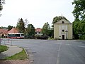 Koloděje, autobusová otočka s kostelem (01).jpg