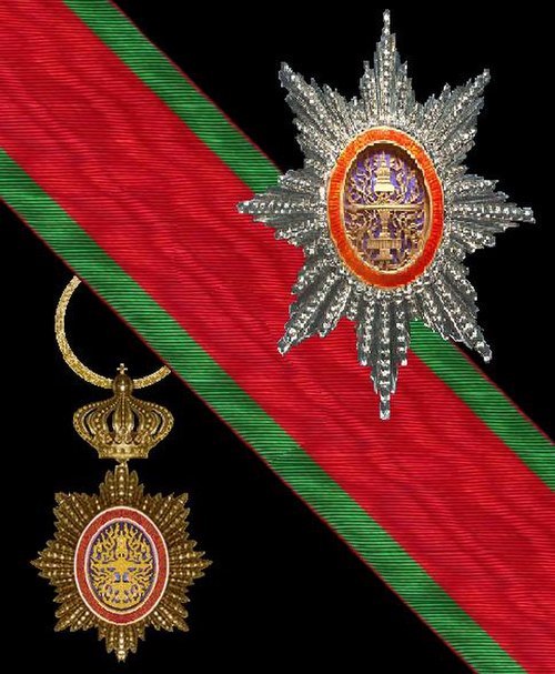 Star, medal and current Great Ribbon of the Order