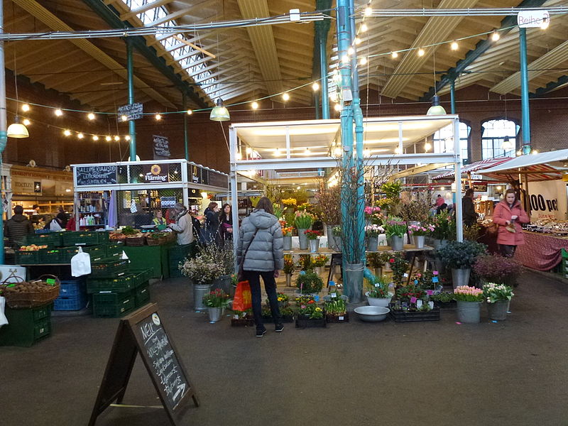 File:Kreuzberg Markthalle IX Blumen.JPG