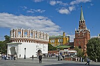 Kutafya-toren, de "schiettoren" van het Kremlin van Moskou.  1495-1516.  Architect Aleviz Fryazin (Oud)