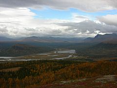 Gesamtansicht vom Hausberg Sjnjerak (888 m) aus