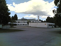 Laajasalon peruskoulun ylätalo kesäkuussa 2013.