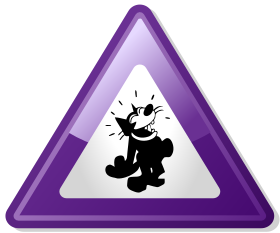 Un chat riant dans un panneau triangulaire violet.