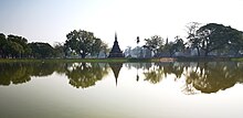 Lake in historical park of Sukhothai.jpg