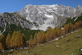 Vue du Lausköpfe, du flanc sud du Lambkopf (centre gauche), Hoher Kopf, Kematstein, des Teufelshörner, Grandlspitz (de gauche à droite).