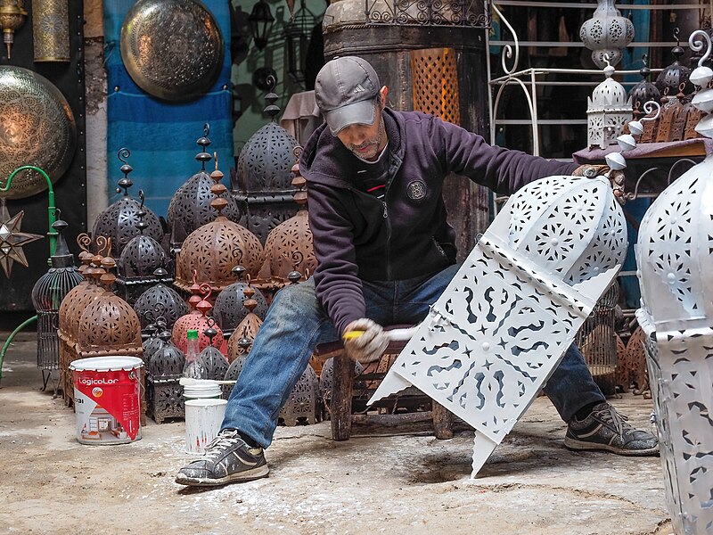 File:Lamp maker, Medina of Marrakech.jpg