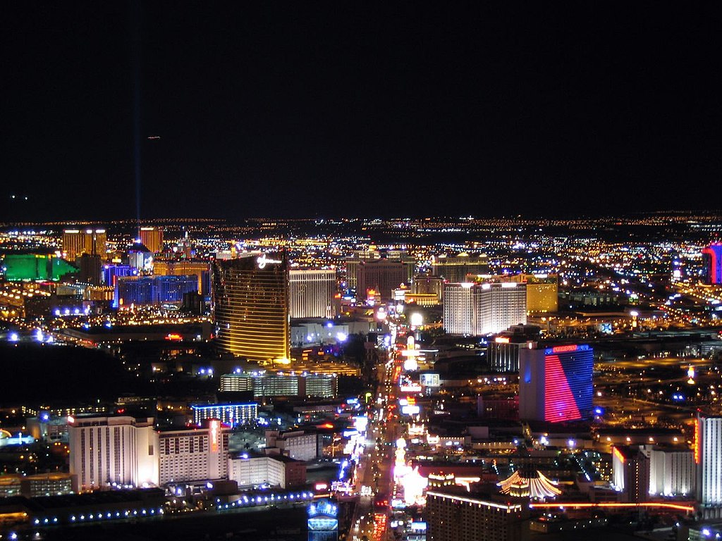 File:Las Vegas Strip by night.jpg - Wikimedia Commons