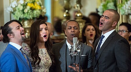 Tập_tin:Lin-Manuel_Miranda,_Phillipa_Soo,_Leslie_Odom,_Jr.,_and_Christopher_Jackson,_White_House,_March_2016.jpg