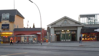 So kommt man zu Bahnhof Lichterfelde Ost mit den Öffentlichen - Mehr zum Ort Hier