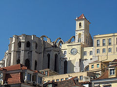 Ruines du couvent et de l'église du Carmo vues du Rossio