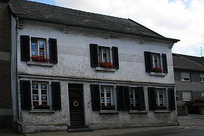 So kommt man zu der Geneickener Straße mit den Öffentlichen - Mehr zum Ort Hier