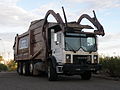 Front loading refuse truck