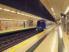 Кольцевая линия метро мадрид. Метро Мадрида. Метро Испании Мадрид. Мадридский метрополитен станции. Станции метро Мадрида.