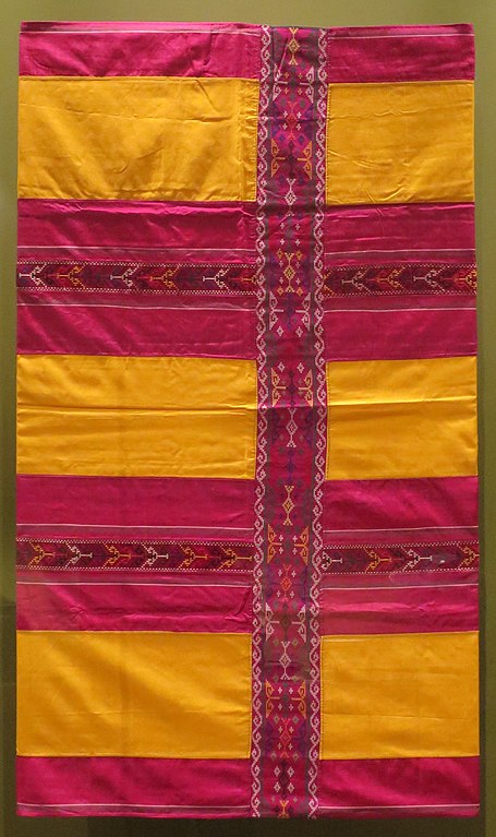 455px-Malong_(tube_skirt)_from_Mindanao,_Honolulu_Museum_of_Art_14180.1.JPG (455×767)