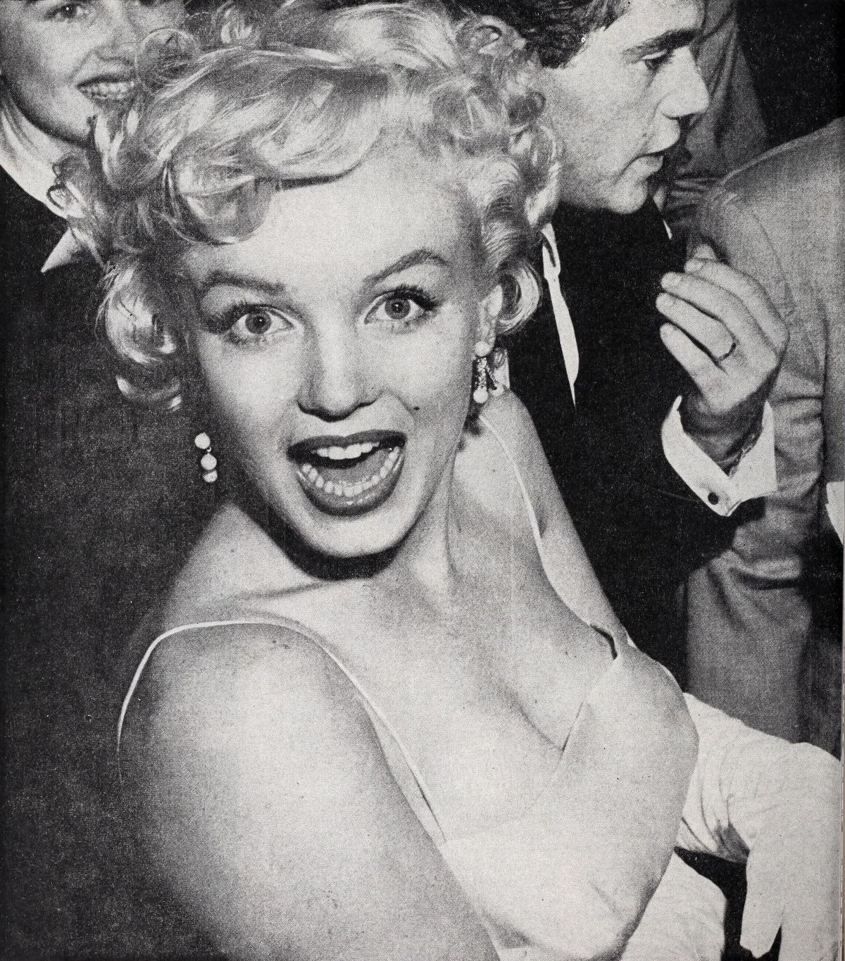 File:Marilyn Monroe at a party, 1955.jpg - Wikimedia Commons