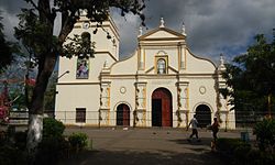 Église de la Asunción dans le parc central de Masaya