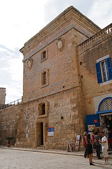 Torre dello Standardo, an 18th-century tower whose design is similar to the De Redin towers Mdina-torre-dello-stendardo.JPG