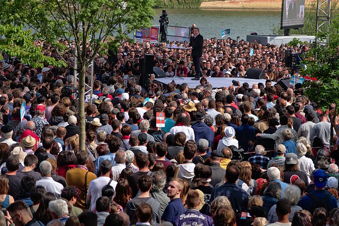 Français : Meeting politique de Jean-Luc Mélenchon à la prairie des Filtres de Toulouse, le 16 avril 2017. English: Political meeting of Jean-Luc Mélenchon in Toulouse, on 16 April 2017.