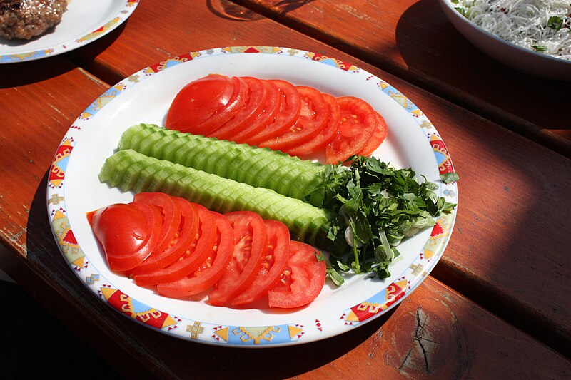 File:Meshana salata Tomaten Gruken Salat IMG 7206.JPG