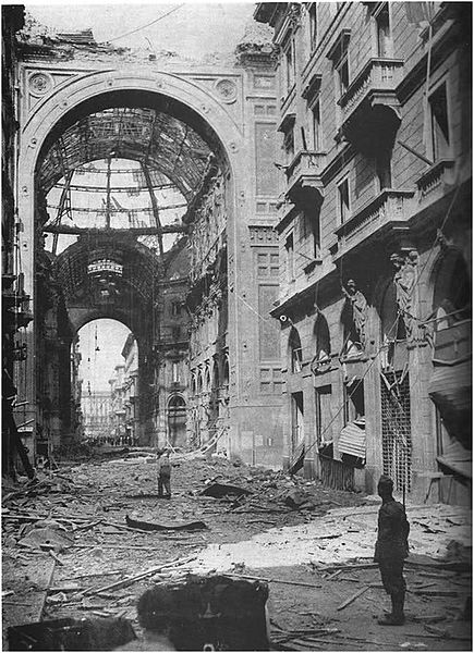 File:Milano, Galleria Vittorio Emanuele II (bombardata) 01.jpg