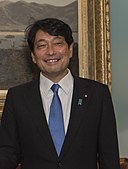 Verteidigungsminister für Japan Itsunori Onodera in Washington, DC, 17. August 2017 (36238435810) (beschnitten) .jpg