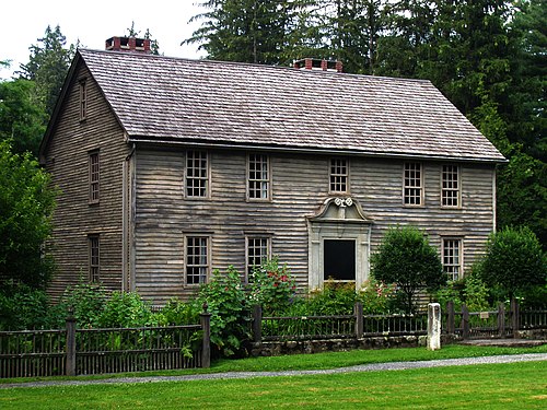 They build their house. Стокбридж Массачусетс. Новая Англия домики. Дом в колониальном стиле США. Колониальный стиль новой Англии.