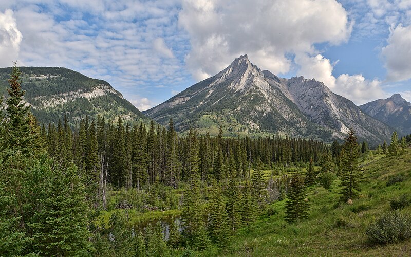 File:Mount Lorette panorama.jpg