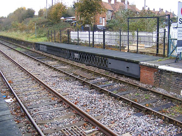 The movable platform at Halesworth station, c. 2008